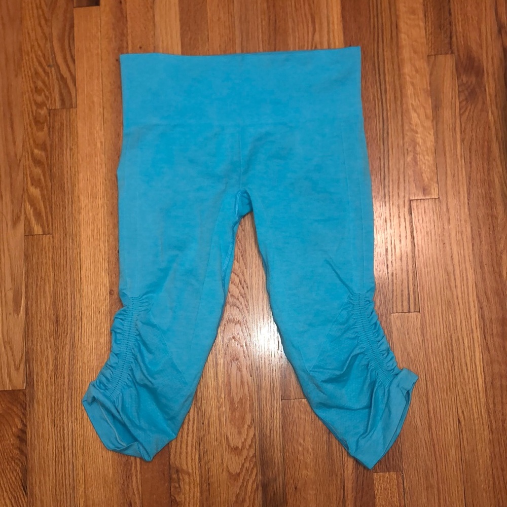 blue lululemon capris leggings